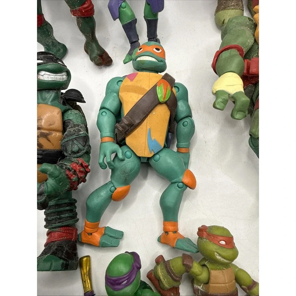 LOT‎ 19 TEENAGE MUTANT NINJA TURTLES ACTION FIGURES